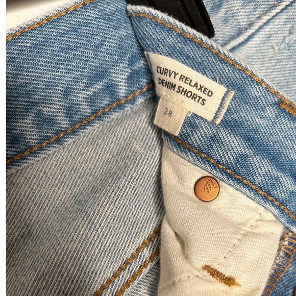 Madewell Curvy Relaxed Denim Shorts in Cedarcroft Wash Size 28 - Picture 6 of 7